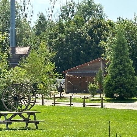 Western City Troyes Barberey-Saint-Sulpice Bagian luar foto