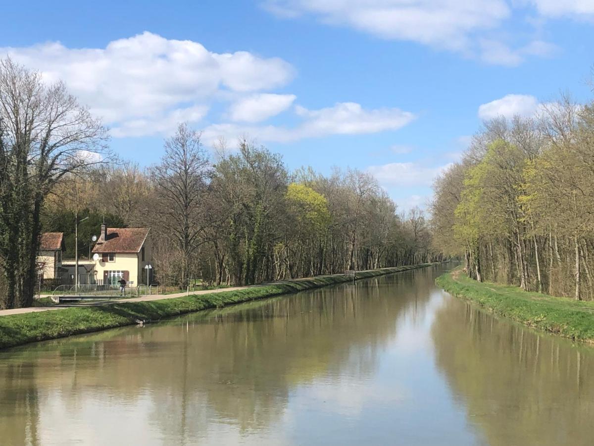 Western City Troyes Barberey-Saint-Sulpice Bagian luar foto