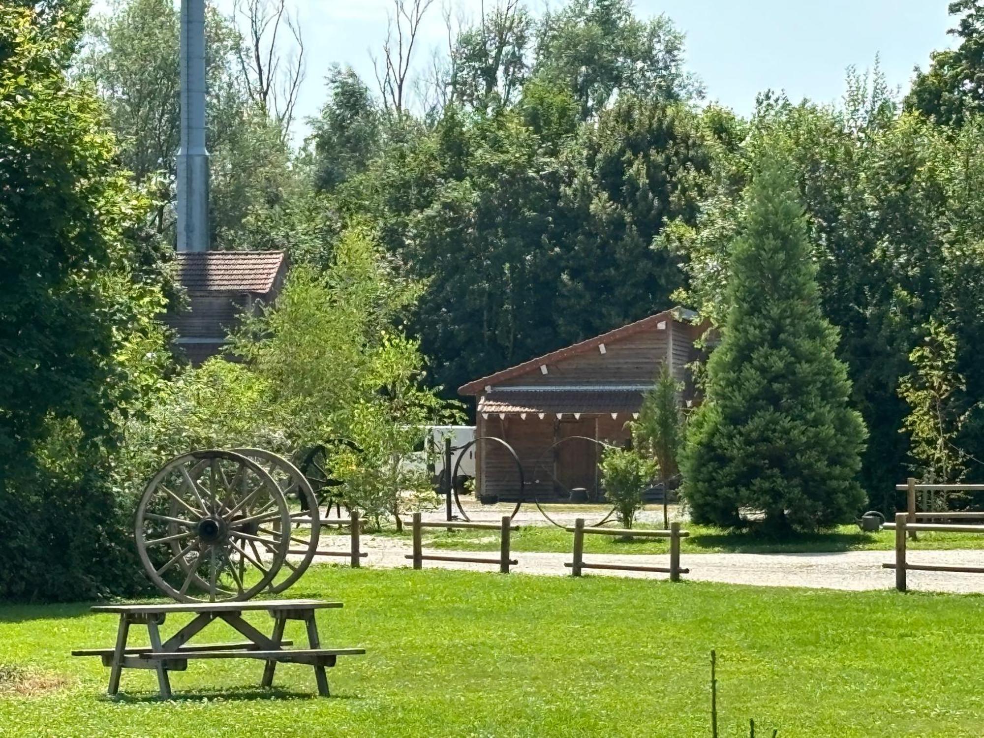 Western City Troyes Barberey-Saint-Sulpice Bagian luar foto