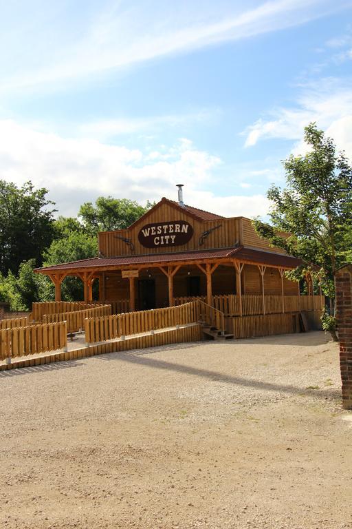Western City Troyes Barberey-Saint-Sulpice Bagian luar foto